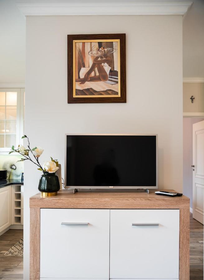 Prestige Verdant Apartment Варшава Экстерьер фото
