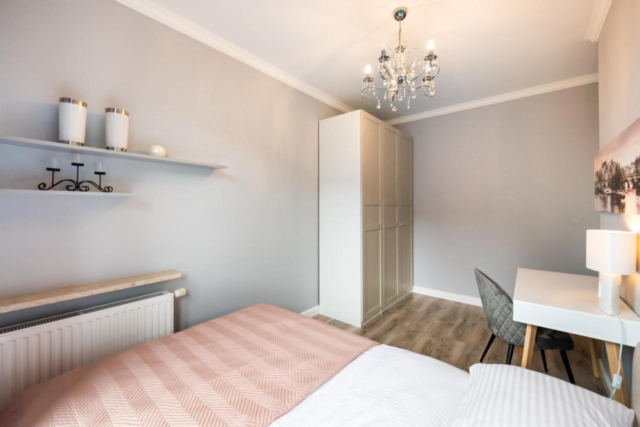 Prestige Verdant Apartment Варшава Экстерьер фото